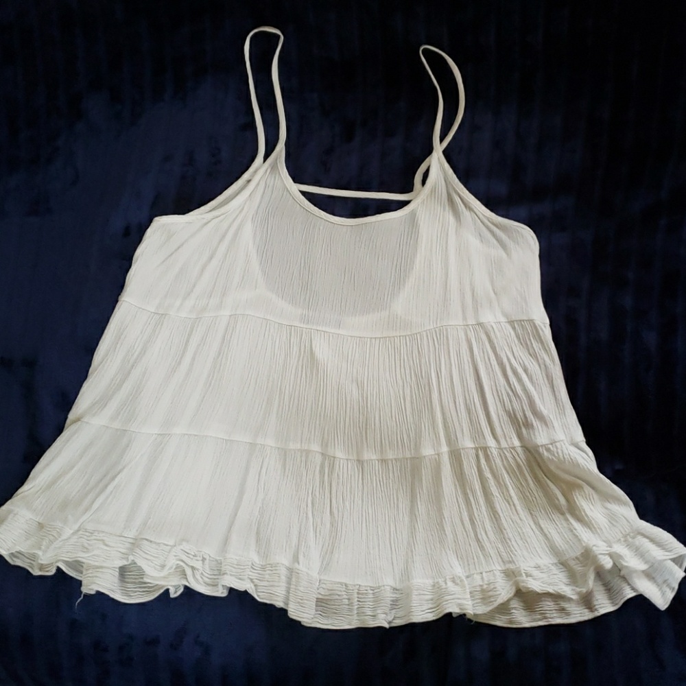 Deb white tank 🍓4 for $10🍓